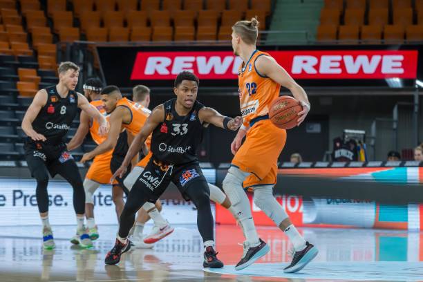 凭借场均超 凭借场均超