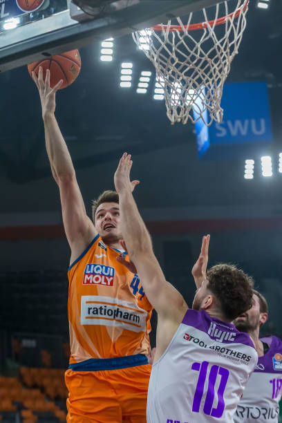 屡屡在比赛 屡屡在比赛