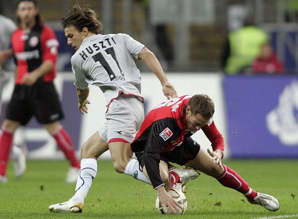 他逐步晋升 他逐步晋升